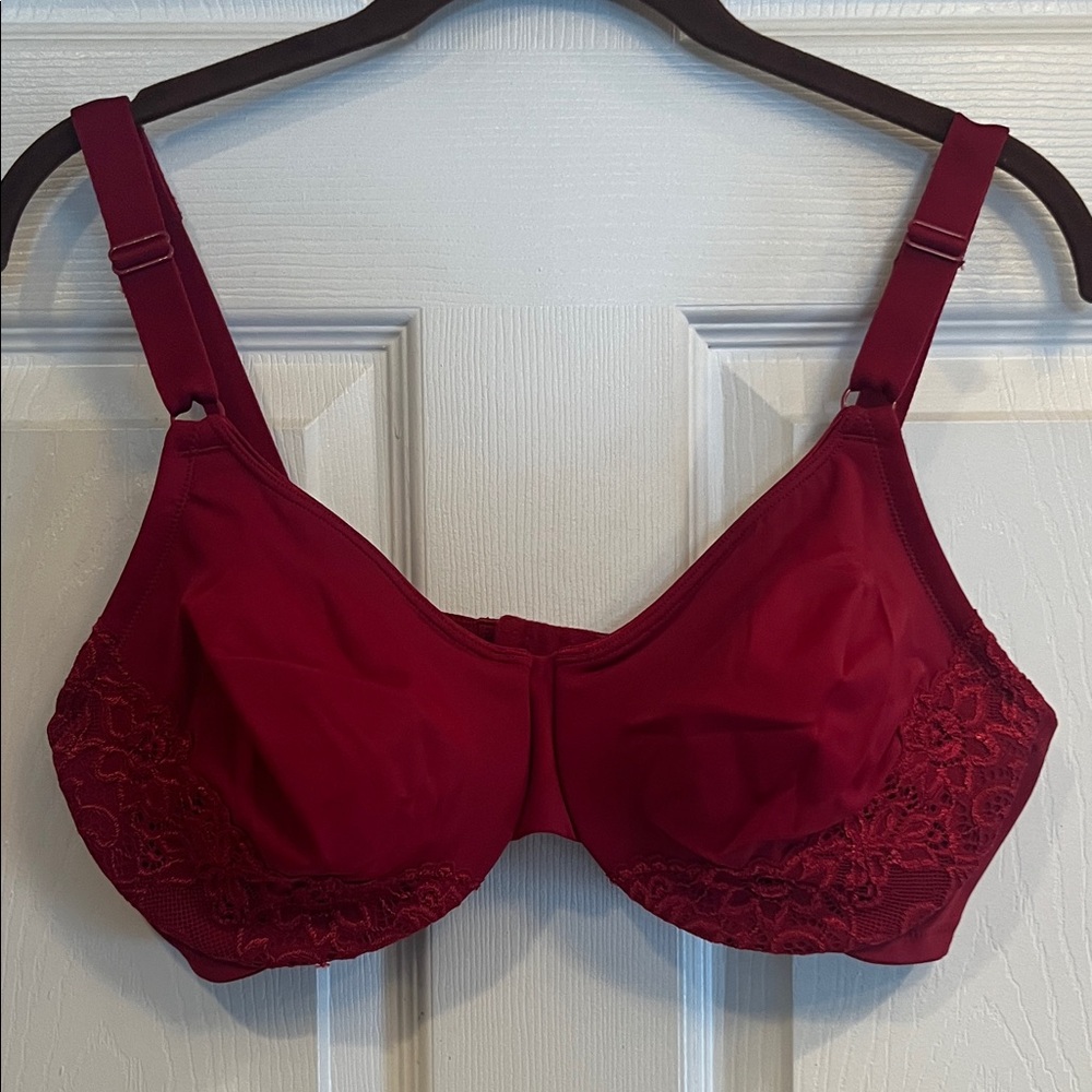 Chic Lace-Trimmed Bra in Deep Red